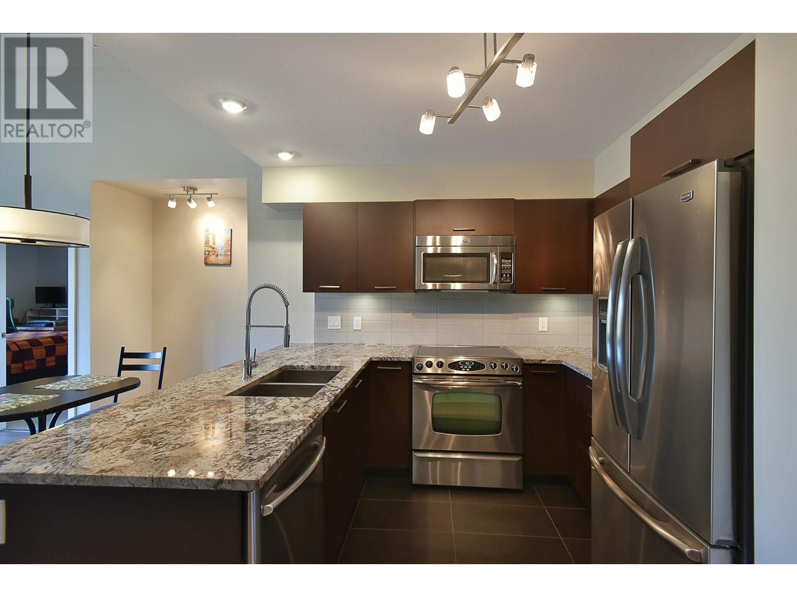 309 5682 Wharf Avenue, Sechelt, British Columbia  V7Z 0J3 - Photo 2 - R2957145