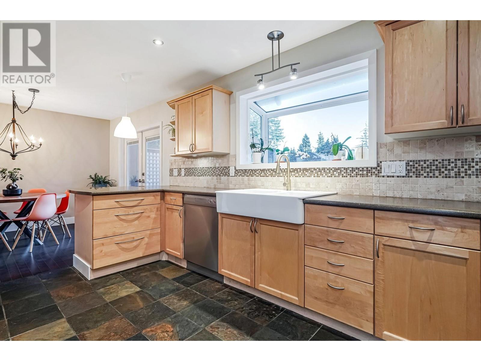 1436 Cambridge Drive, Coquitlam, British Columbia  V3J 2P7 - Photo 11 - R2957089
