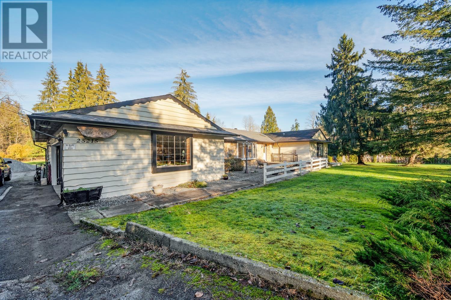 25215 124 Avenue, Maple Ridge, British Columbia  V4R 1T8 - Photo 2 - R2957105