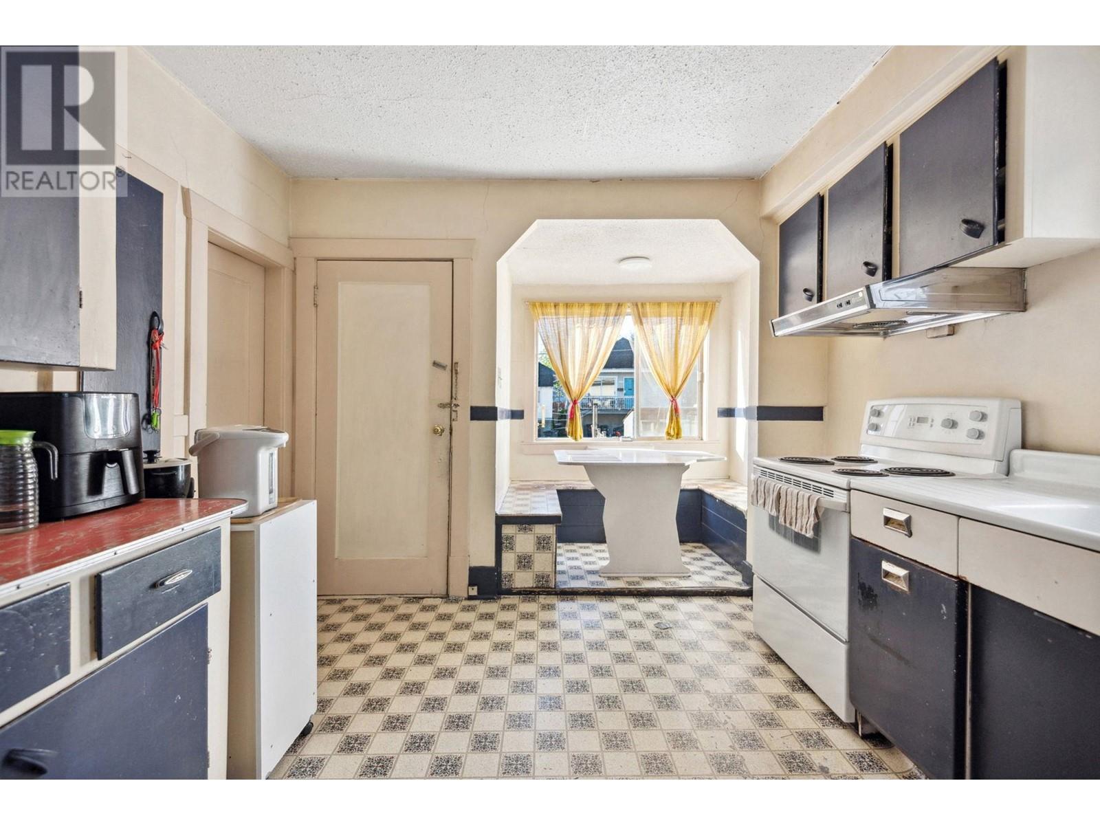 Property at 464 E 12TH AVENUE image 4