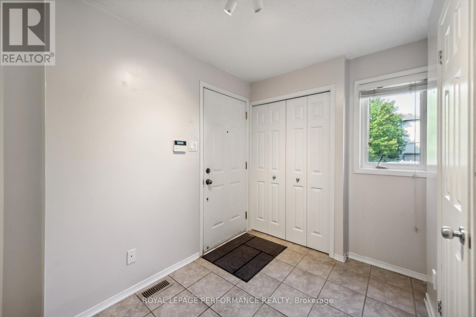 75 Strathaven Pvt, Ottawa, Ontario  K1J 1K7 - Photo 3 - X11927773