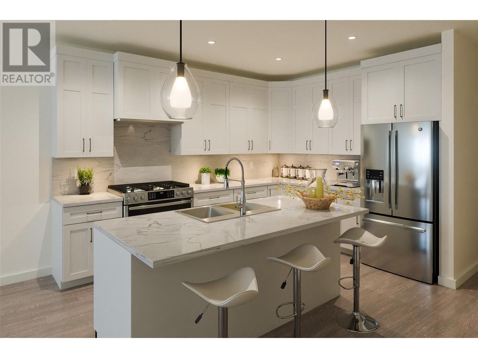 Property at 1679 Harbour View Crescent image 3