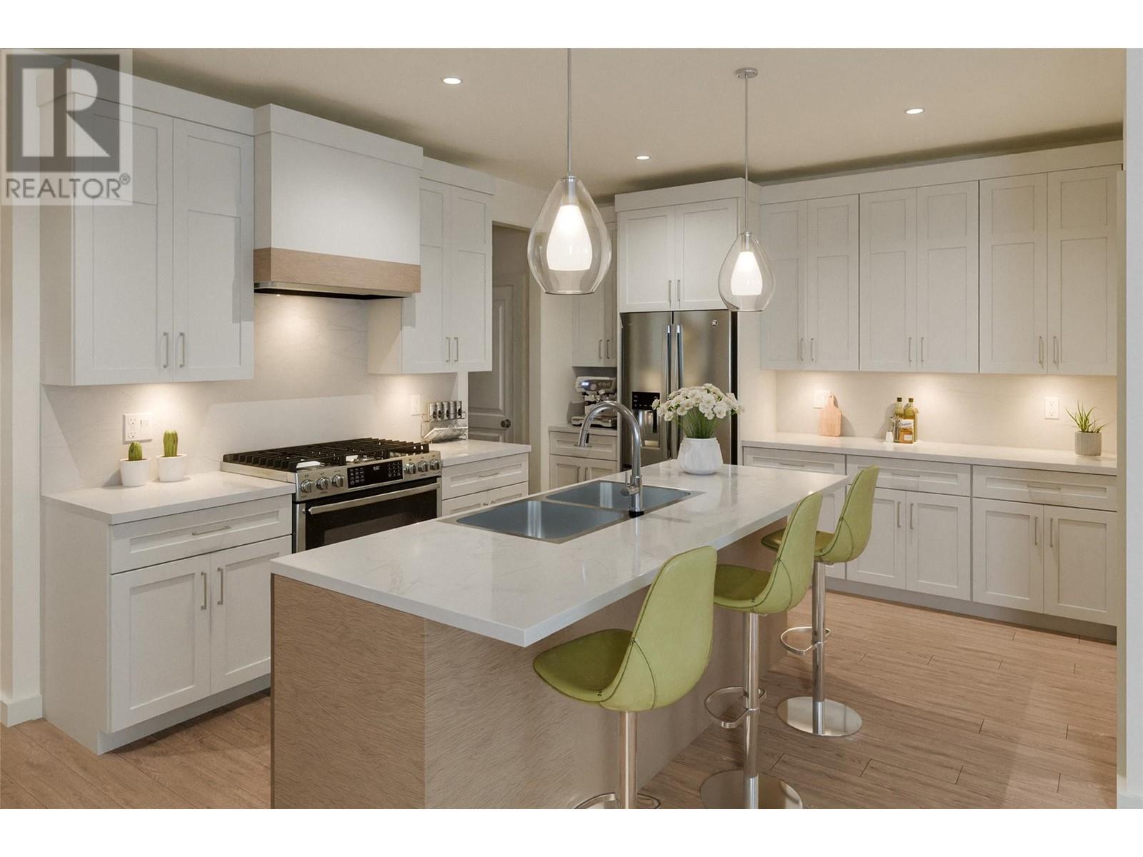 Property at 1679 Harbour View Crescent image 4