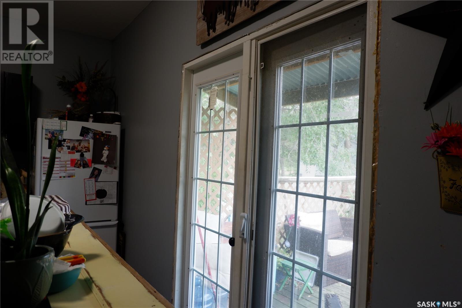 21 3rd Street E, Willow Bunch, Saskatchewan  S0H 4K0 - Photo 10 - SK992921