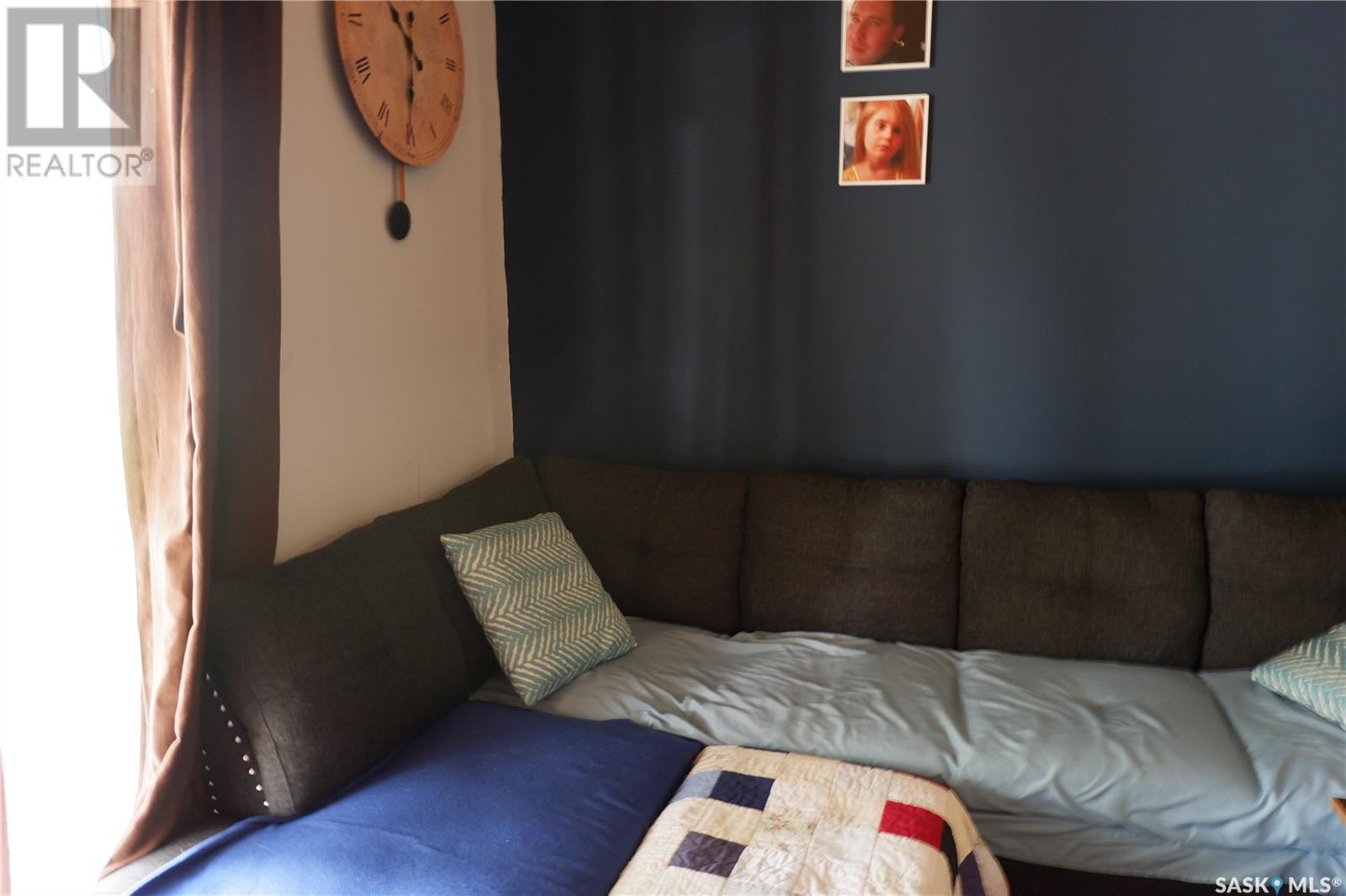 21 3rd Street E, Willow Bunch, Saskatchewan  S0H 4K0 - Photo 17 - SK992921