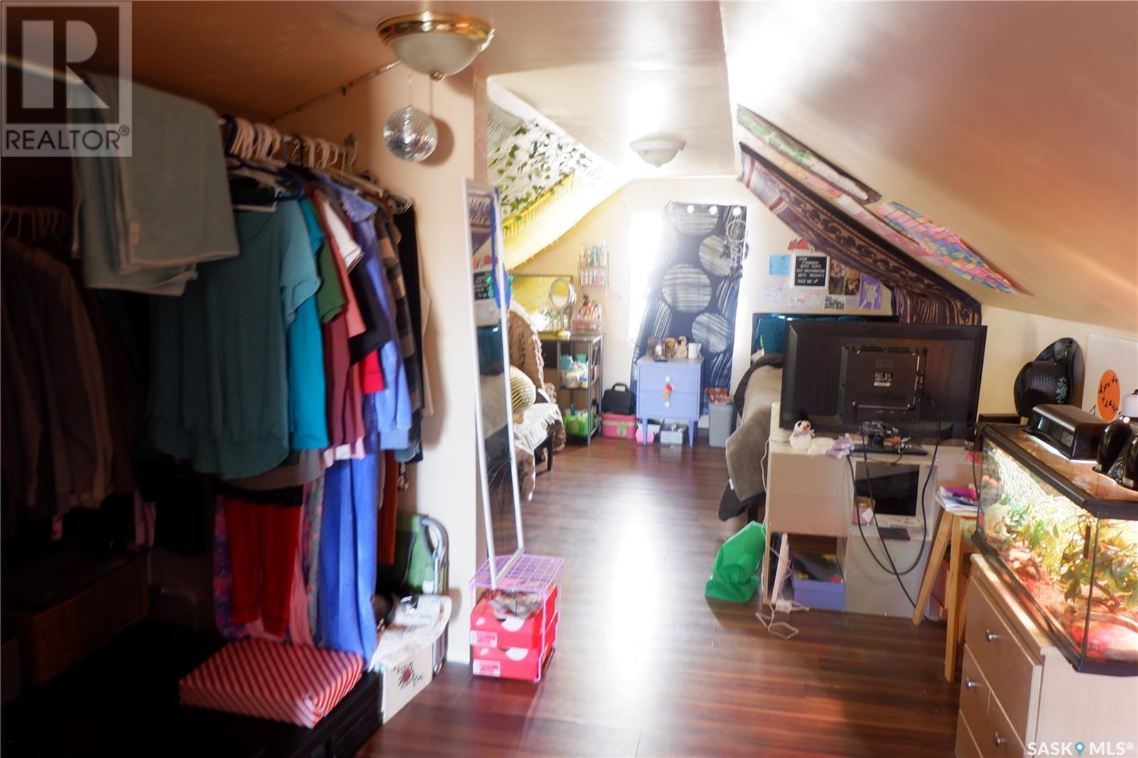 21 3rd Street E, Willow Bunch, Saskatchewan  S0H 4K0 - Photo 26 - SK992921