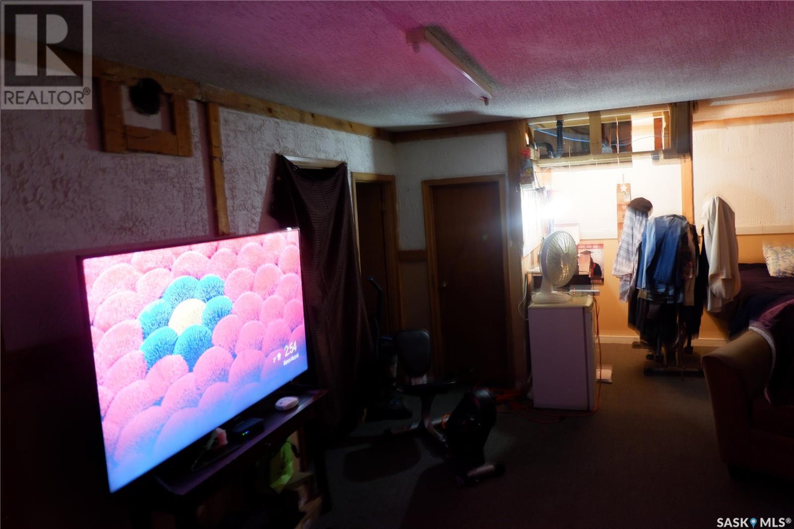 21 3rd Street E, Willow Bunch, Saskatchewan  S0H 4K0 - Photo 29 - SK992921