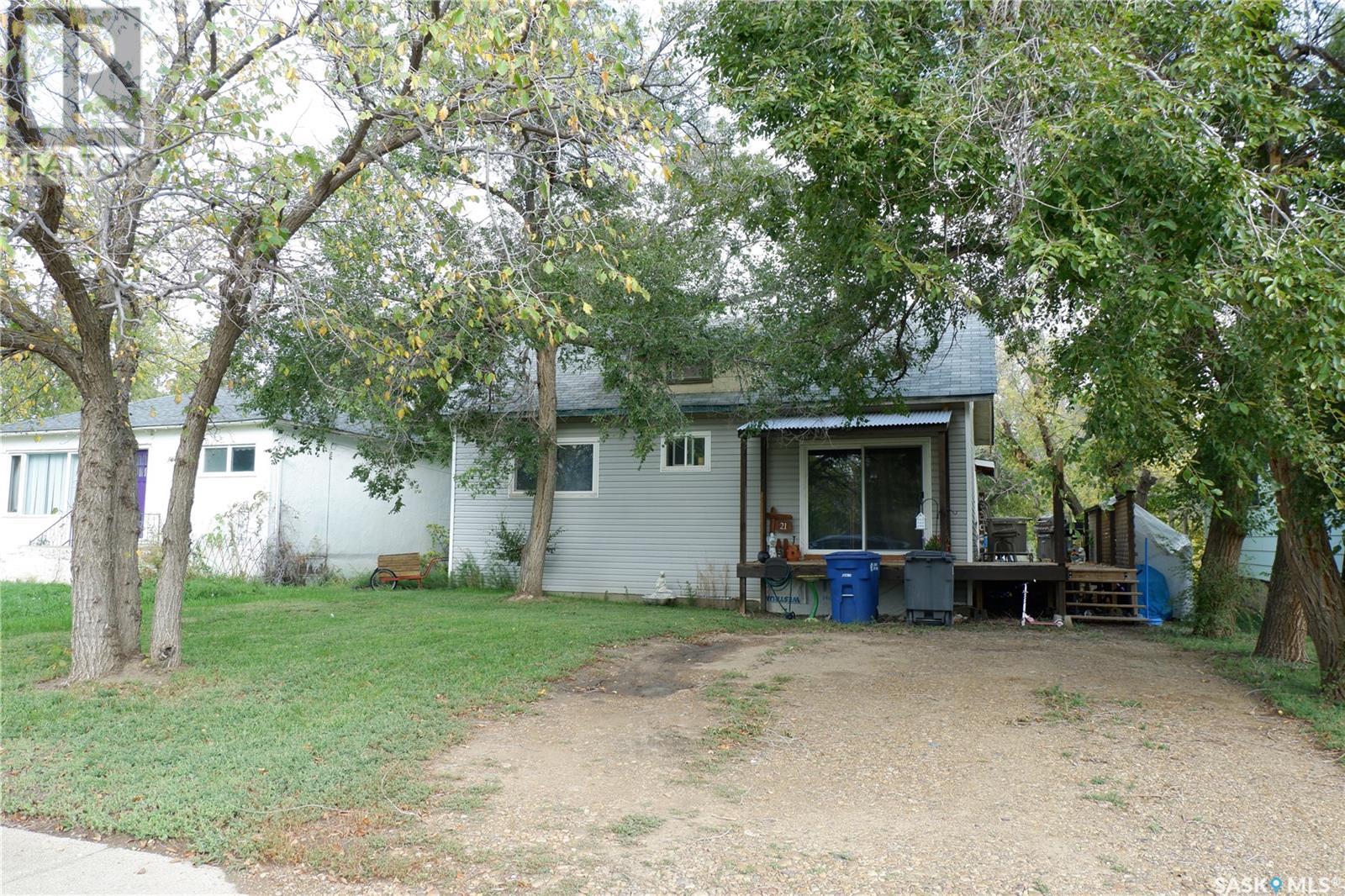 21 3rd Street E, Willow Bunch, Saskatchewan  S0H 4K0 - Photo 35 - SK992921