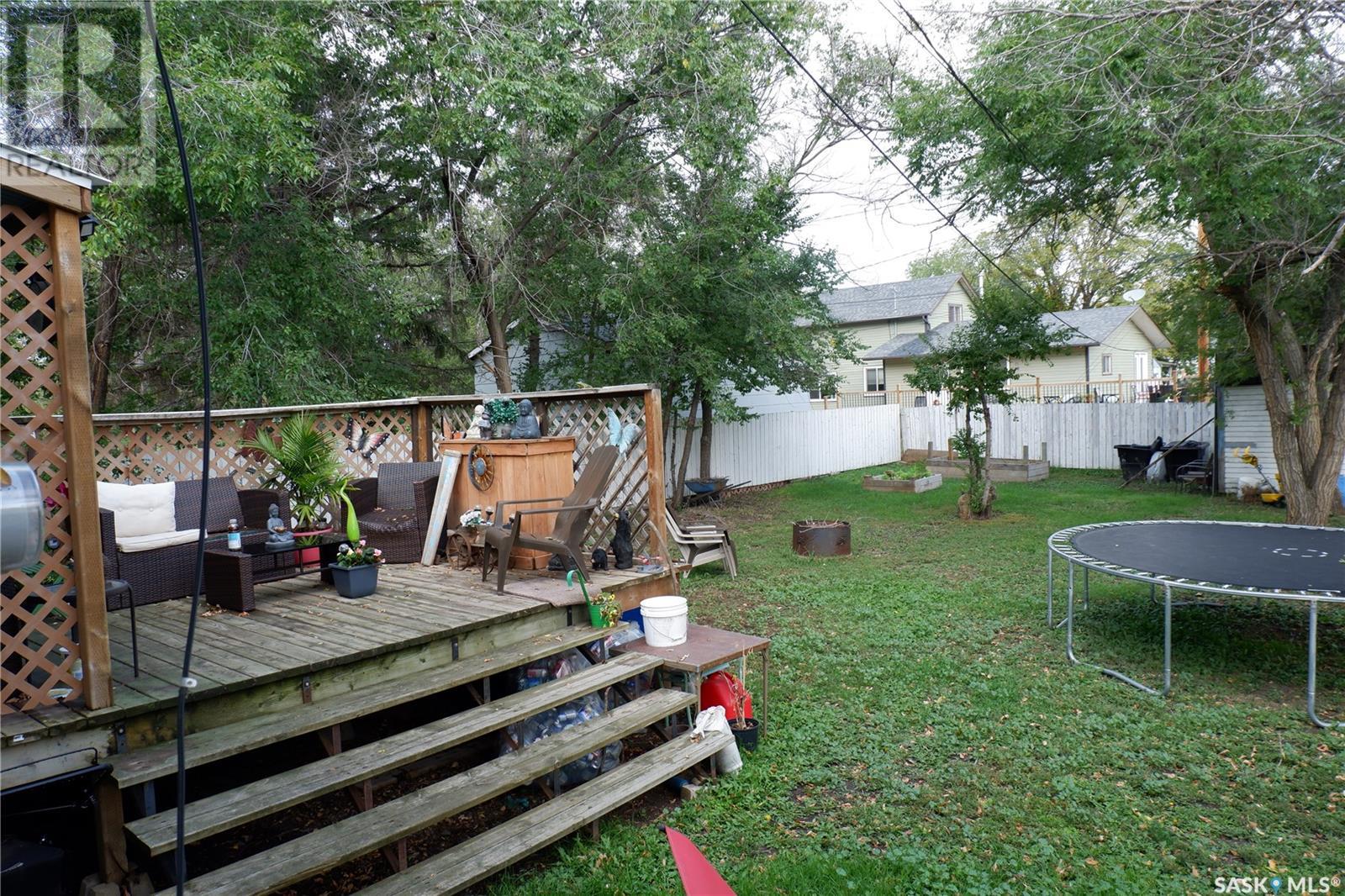 21 3rd Street E, Willow Bunch, Saskatchewan  S0H 4K0 - Photo 37 - SK992921