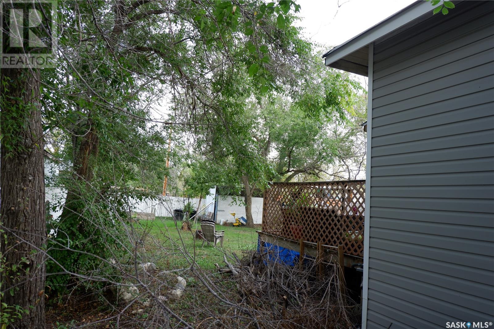 21 3rd Street E, Willow Bunch, Saskatchewan  S0H 4K0 - Photo 40 - SK992921