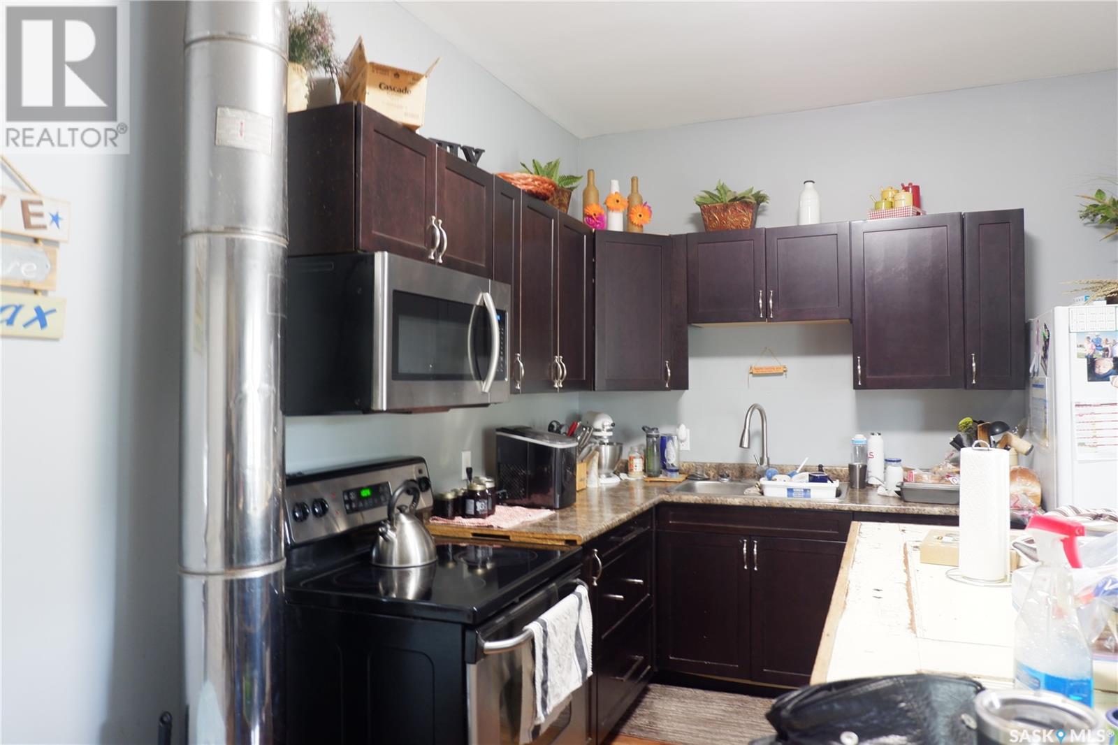 21 3rd Street E, Willow Bunch, Saskatchewan  S0H 4K0 - Photo 8 - SK992921