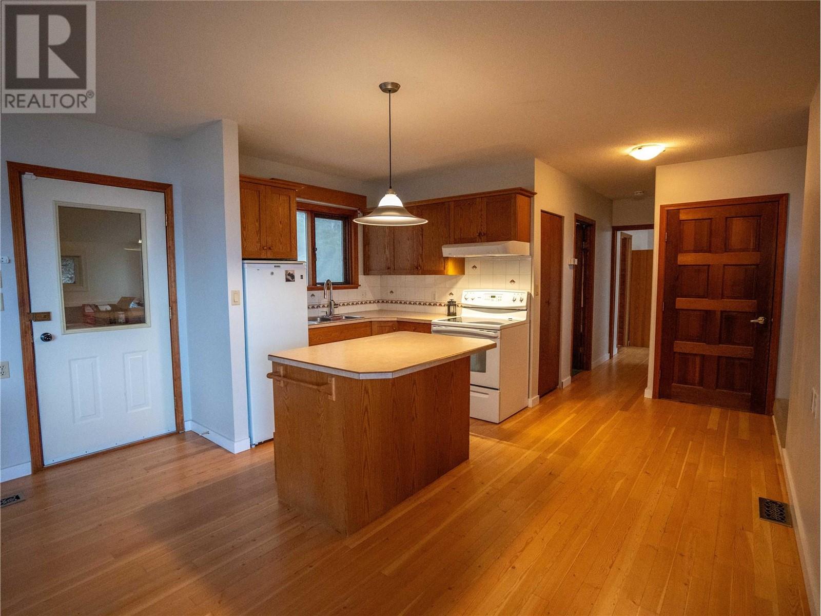 Property at 780 Pineview Drive image 3