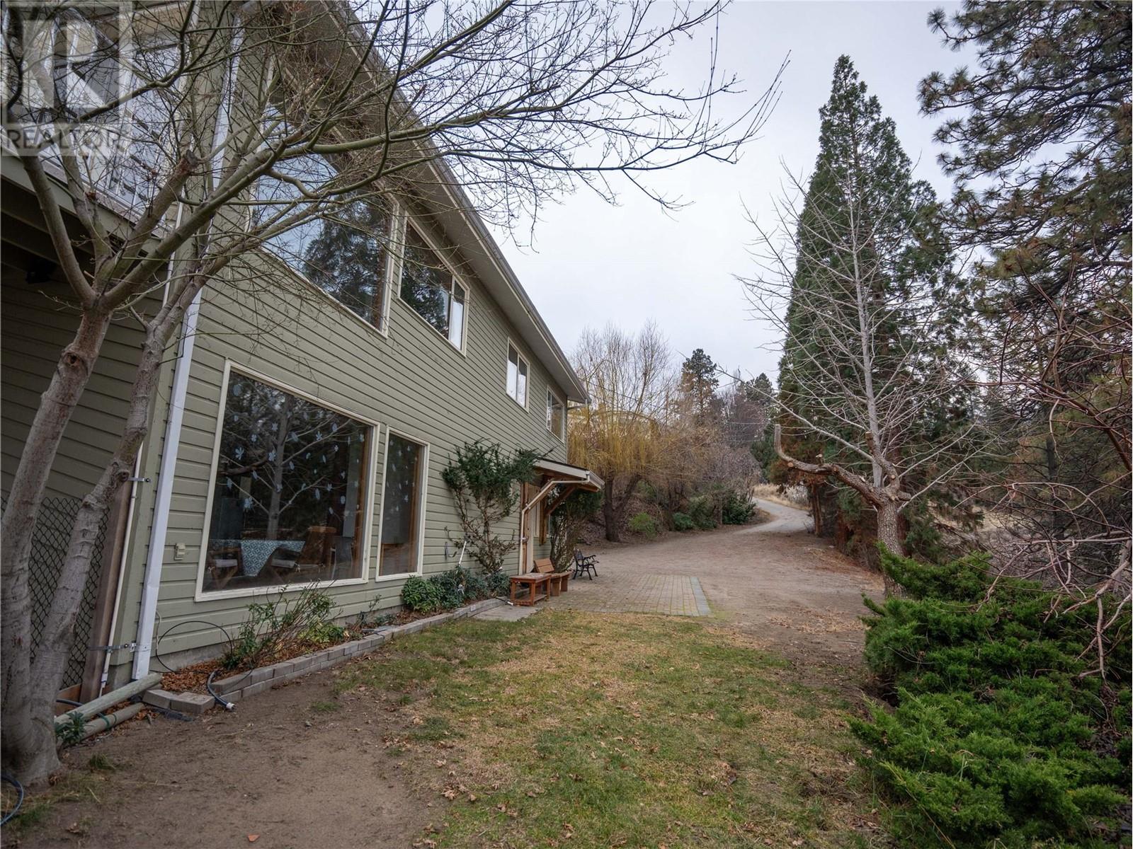 Property at 780 Pineview Drive image 2