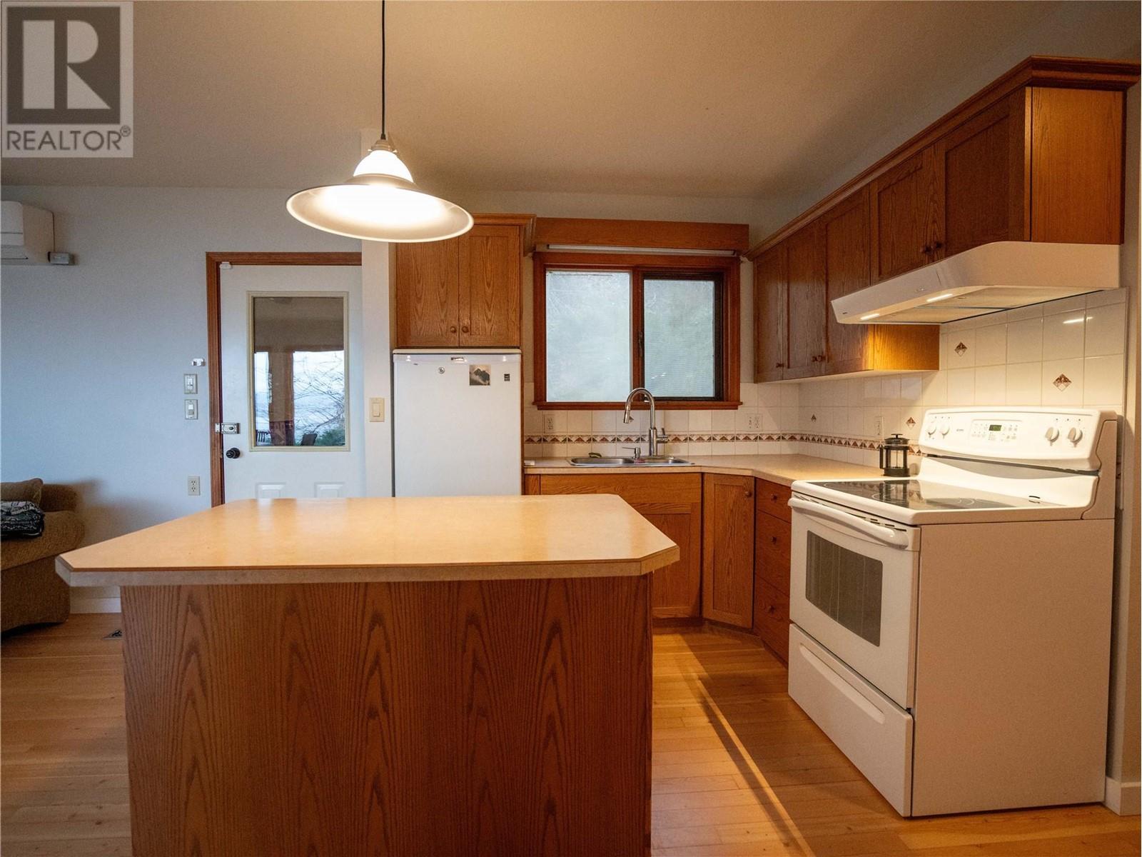 Property at 780 Pineview Drive image 4