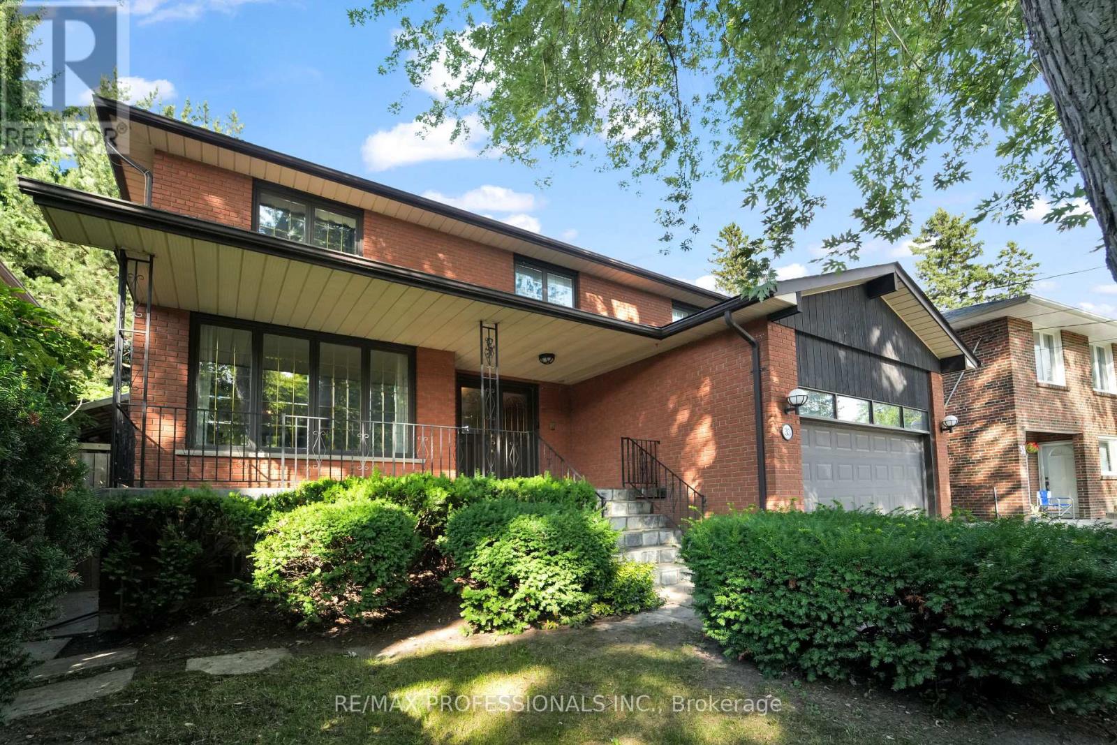 33 BONNYVIEW DRIVE, Toronto, Ontario