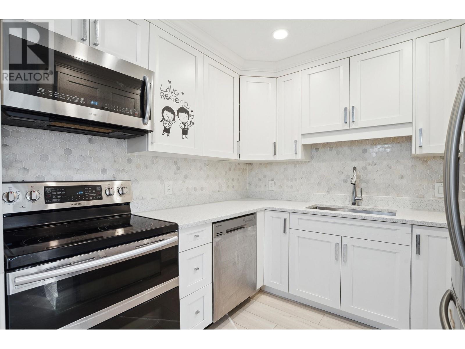 Listing Picture 8 of 29 : 113 W 15TH AVENUE, Vancouver / 溫哥華 - 魯藝地產 Yvonne Lu Group - MLS Medallion Club Member