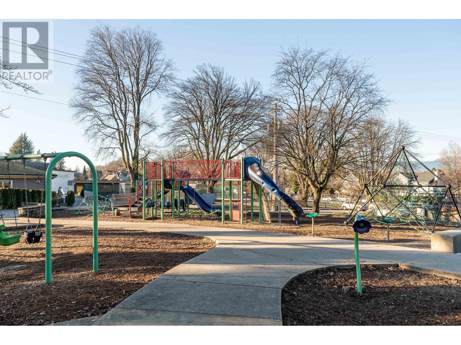 Listing Picture 28 of 29 : 113 W 15TH AVENUE, Vancouver / 溫哥華 - 魯藝地產 Yvonne Lu Group - MLS Medallion Club Member