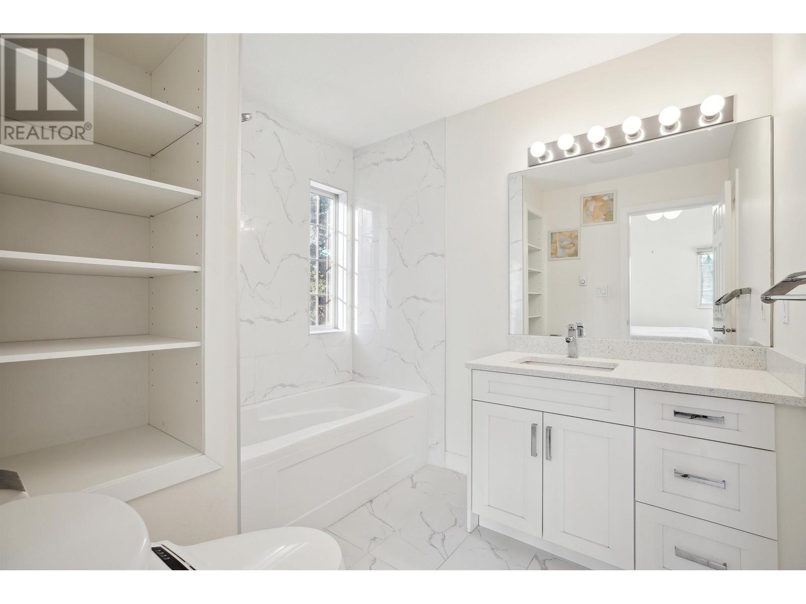 Listing Picture 10 of 29 : 113 W 15TH AVENUE, Vancouver / 溫哥華 - 魯藝地產 Yvonne Lu Group - MLS Medallion Club Member