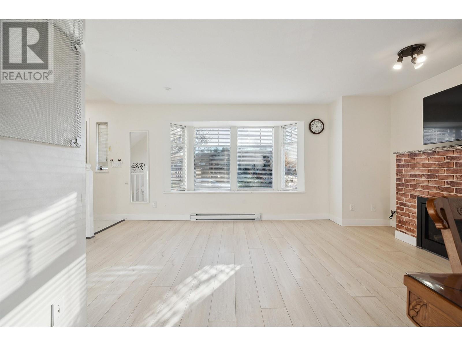 Listing Picture 14 of 29 : 113 W 15TH AVENUE, Vancouver / 溫哥華 - 魯藝地產 Yvonne Lu Group - MLS Medallion Club Member