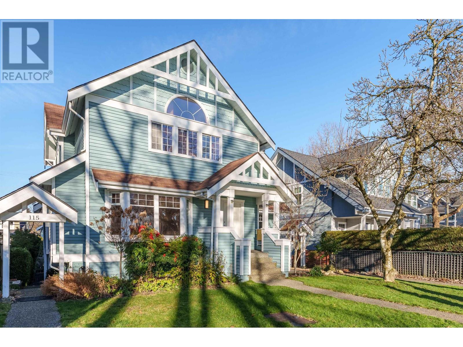 Listing Picture 2 of 29 : 113 W 15TH AVENUE, Vancouver / 溫哥華 - 魯藝地產 Yvonne Lu Group - MLS Medallion Club Member