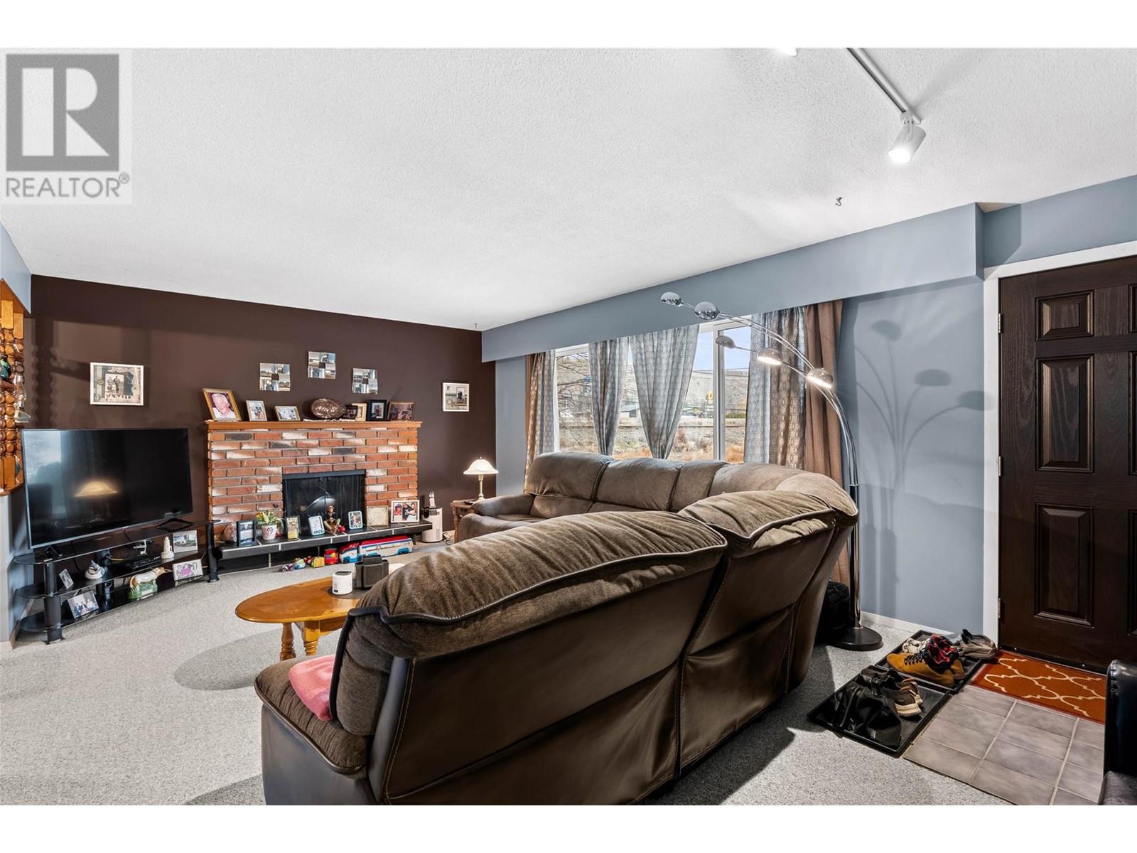Property at 105 Chapman Place image 5