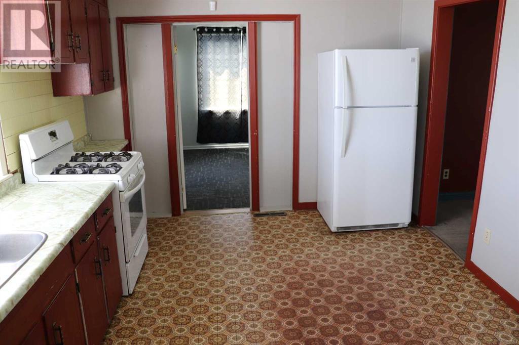 Property at 5015 6 Avenue image 3