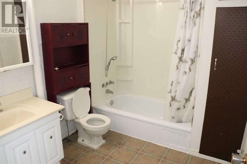 Property at 5015 6 Avenue image 4