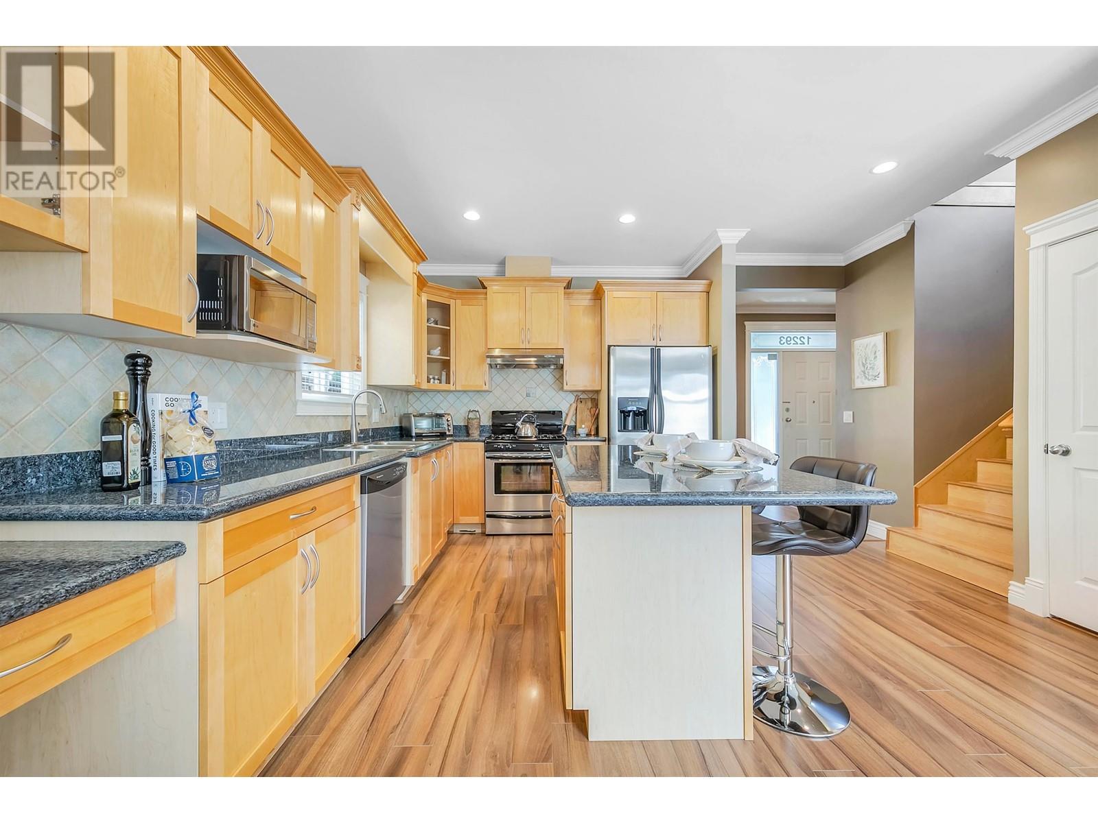 Listing Picture 8 of 29 : 12293 BUCHANAN STREET, Richmond / 烈治文 - 魯藝地產 Yvonne Lu Group - MLS Medallion Club Member