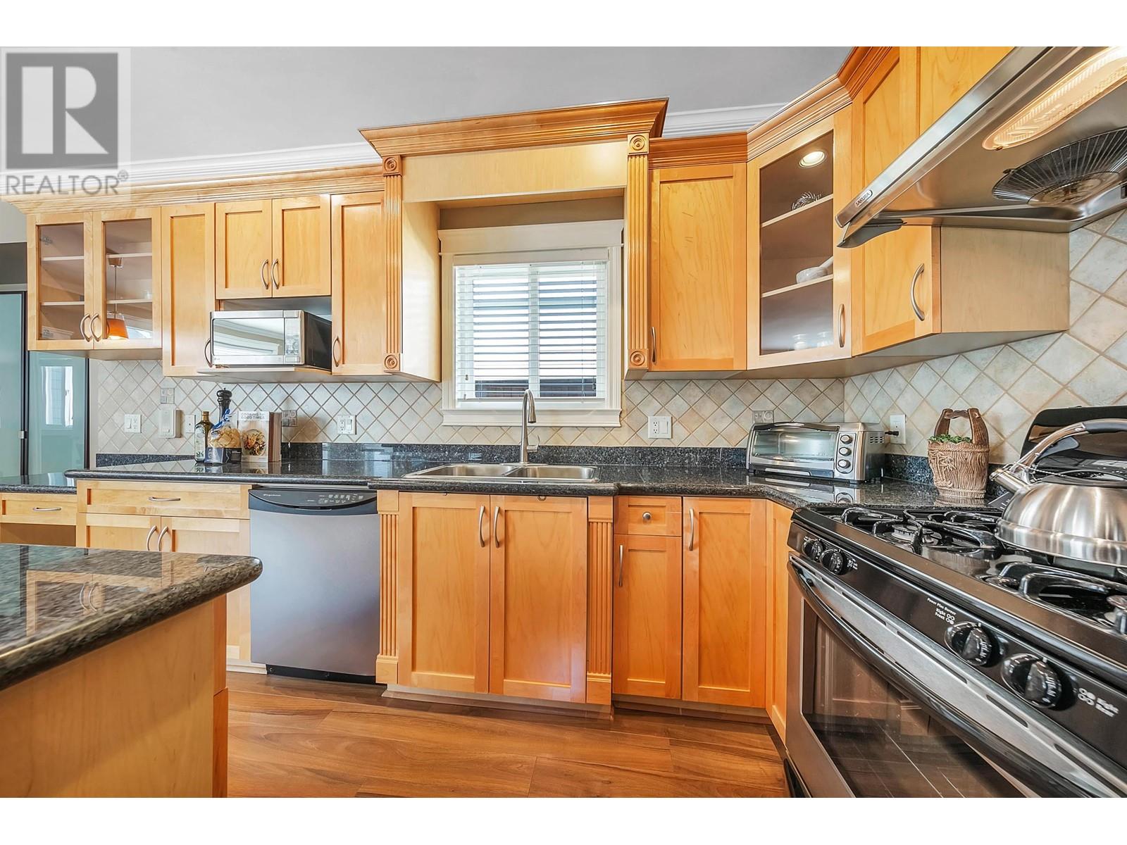 Listing Picture 10 of 29 : 12293 BUCHANAN STREET, Richmond / 烈治文 - 魯藝地產 Yvonne Lu Group - MLS Medallion Club Member
