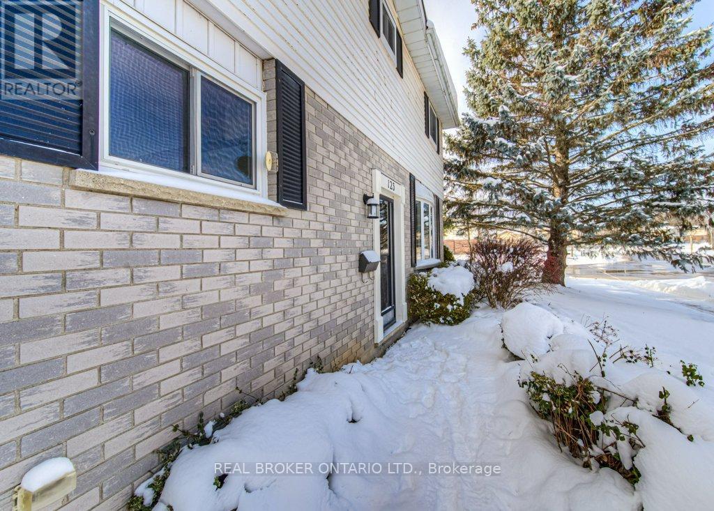 123 Northlake Drive, Waterloo, Ontario  N2V 1H4 - Photo 3 - X11928073