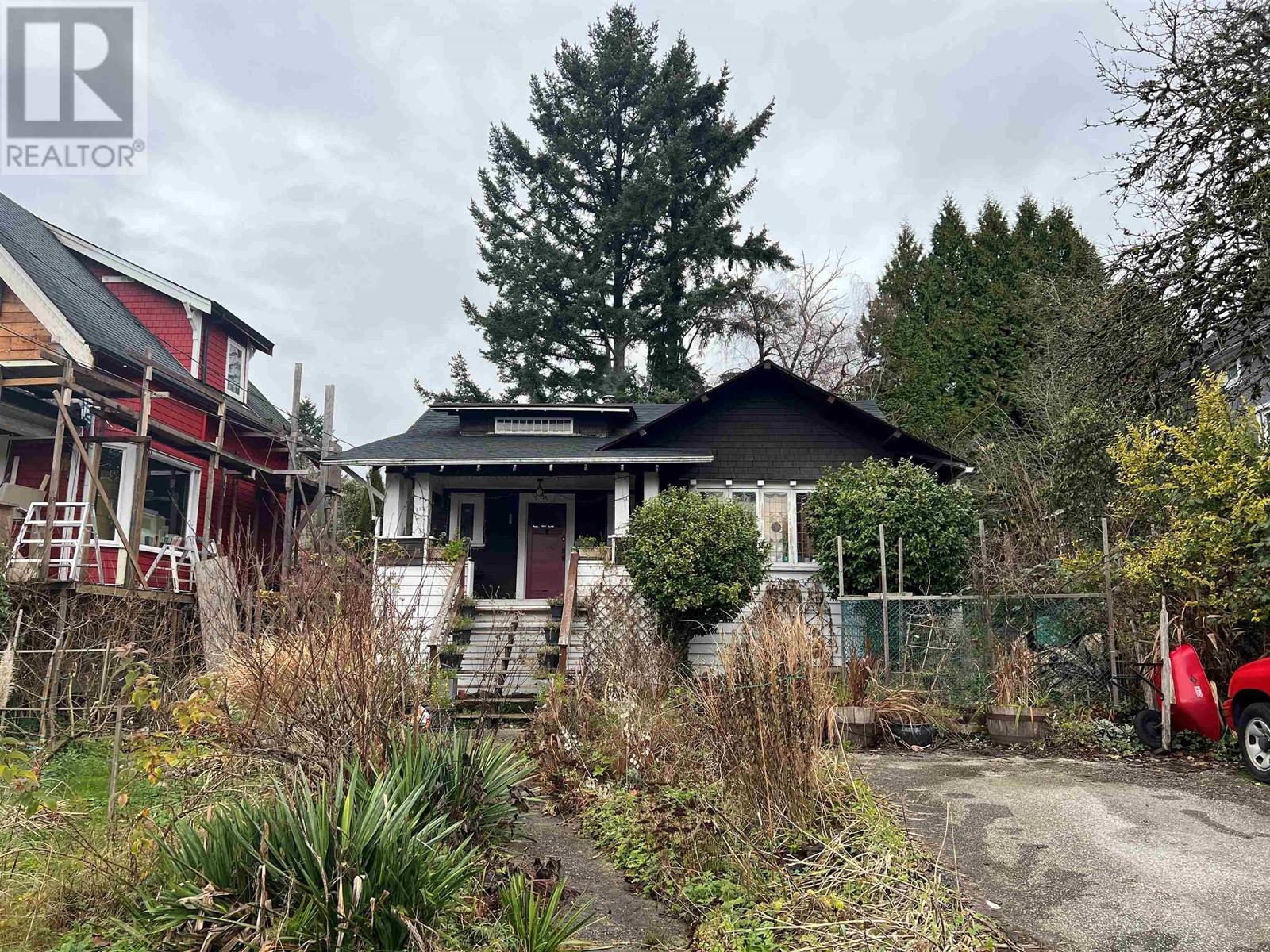 134 W Queens Road, North Vancouver, British Columbia  V7N 2K3 - Photo 2 - R2957230