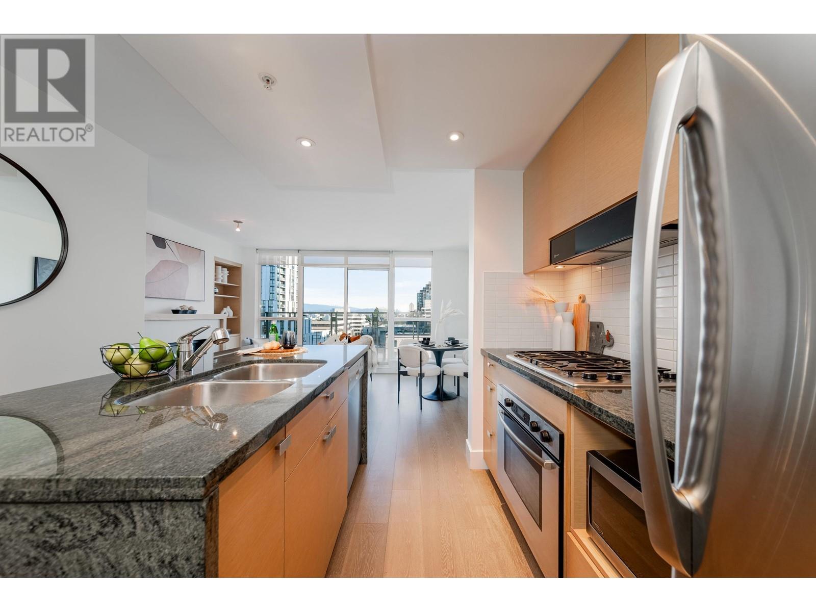 Listing Picture 10 of 28 : 702 1530 W 8TH AVENUE, Vancouver / 溫哥華 - 魯藝地產 Yvonne Lu Group - MLS Medallion Club Member