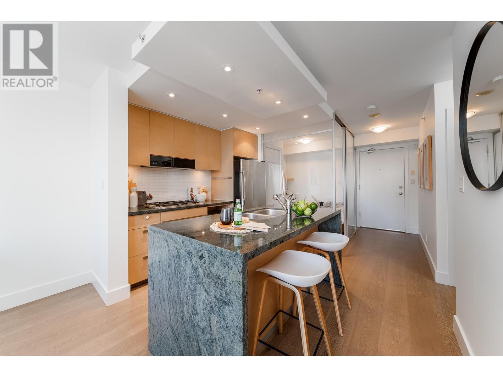 Listing Picture 9 of 28 : 702 1530 W 8TH AVENUE, Vancouver / 溫哥華 - 魯藝地產 Yvonne Lu Group - MLS Medallion Club Member