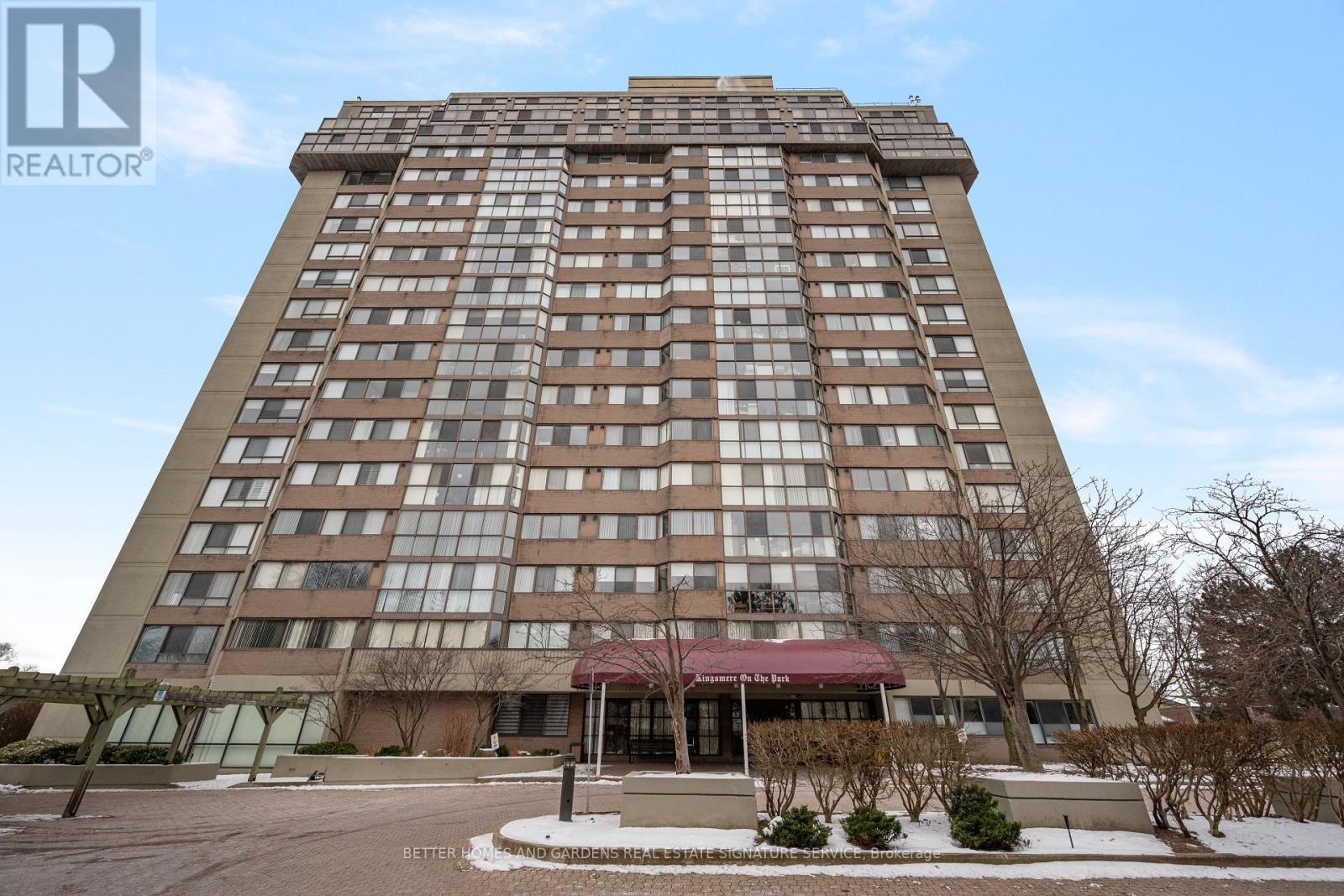 1408 - 880 Dundas Street, Mississauga, Ontario  L5C 4H3 - Photo 2 - W11917845