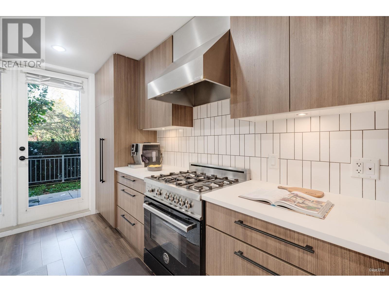 Listing Picture 8 of 26 : 106 6933 CAMBIE STREET, Vancouver / 溫哥華 - 魯藝地產 Yvonne Lu Group - MLS Medallion Club Member