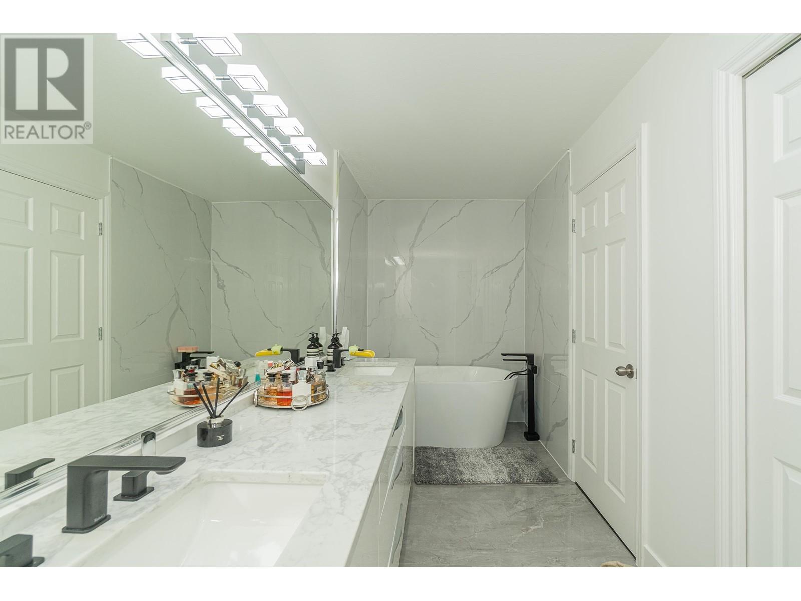 Listing Picture 23 of 31 : 7 7060 BLUNDELL ROAD, Richmond / 烈治文 - 魯藝地產 Yvonne Lu Group - MLS Medallion Club Member