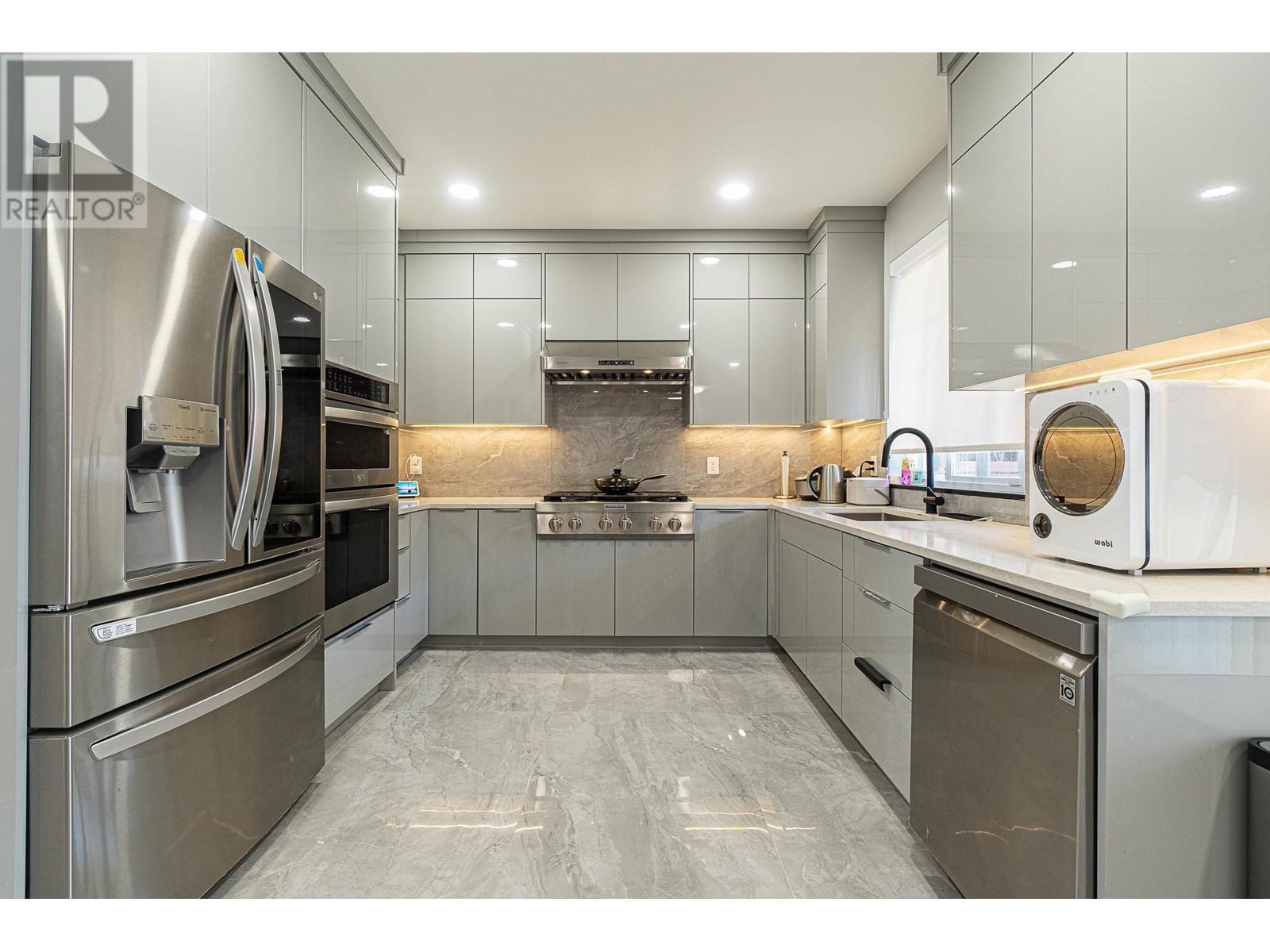 Listing Picture 3 of 31 : 7 7060 BLUNDELL ROAD, Richmond / 烈治文 - 魯藝地產 Yvonne Lu Group - MLS Medallion Club Member