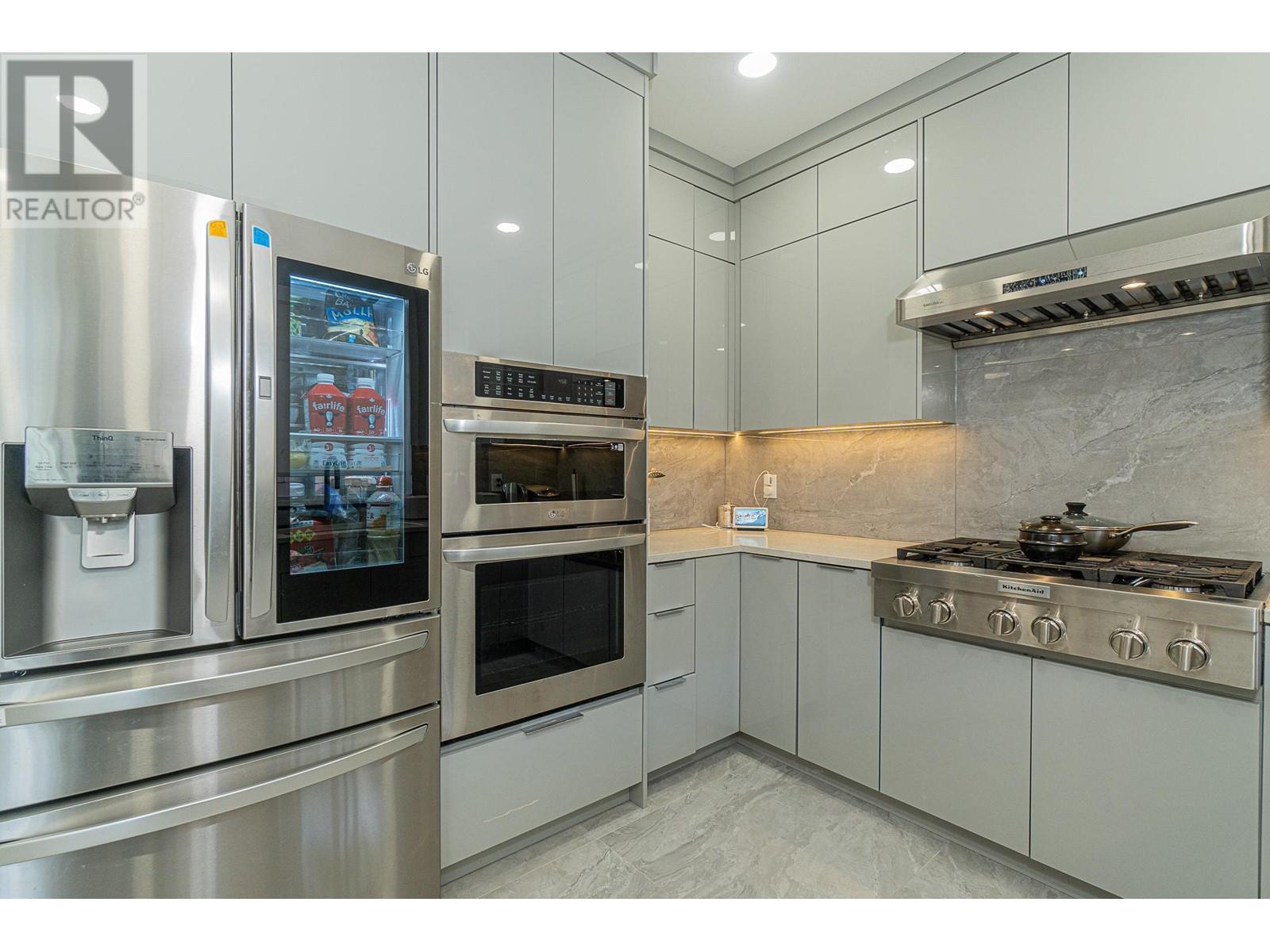 Listing Picture 4 of 31 : 7 7060 BLUNDELL ROAD, Richmond / 烈治文 - 魯藝地產 Yvonne Lu Group - MLS Medallion Club Member