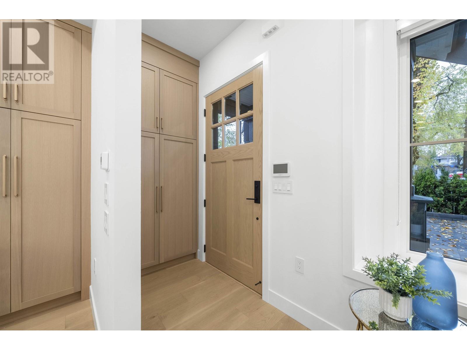 Listing Picture 11 of 27 : 1 1722 E 6TH AVENUE, Vancouver / 溫哥華 - 魯藝地產 Yvonne Lu Group - MLS Medallion Club Member