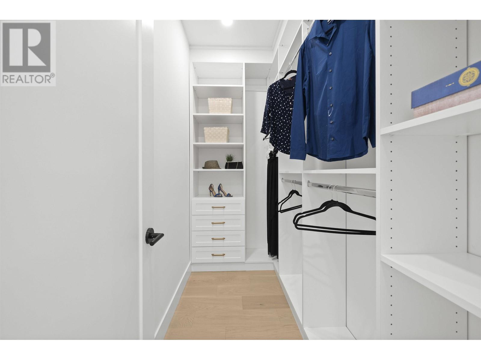 Listing Picture 17 of 27 : 1 1722 E 6TH AVENUE, Vancouver / 溫哥華 - 魯藝地產 Yvonne Lu Group - MLS Medallion Club Member