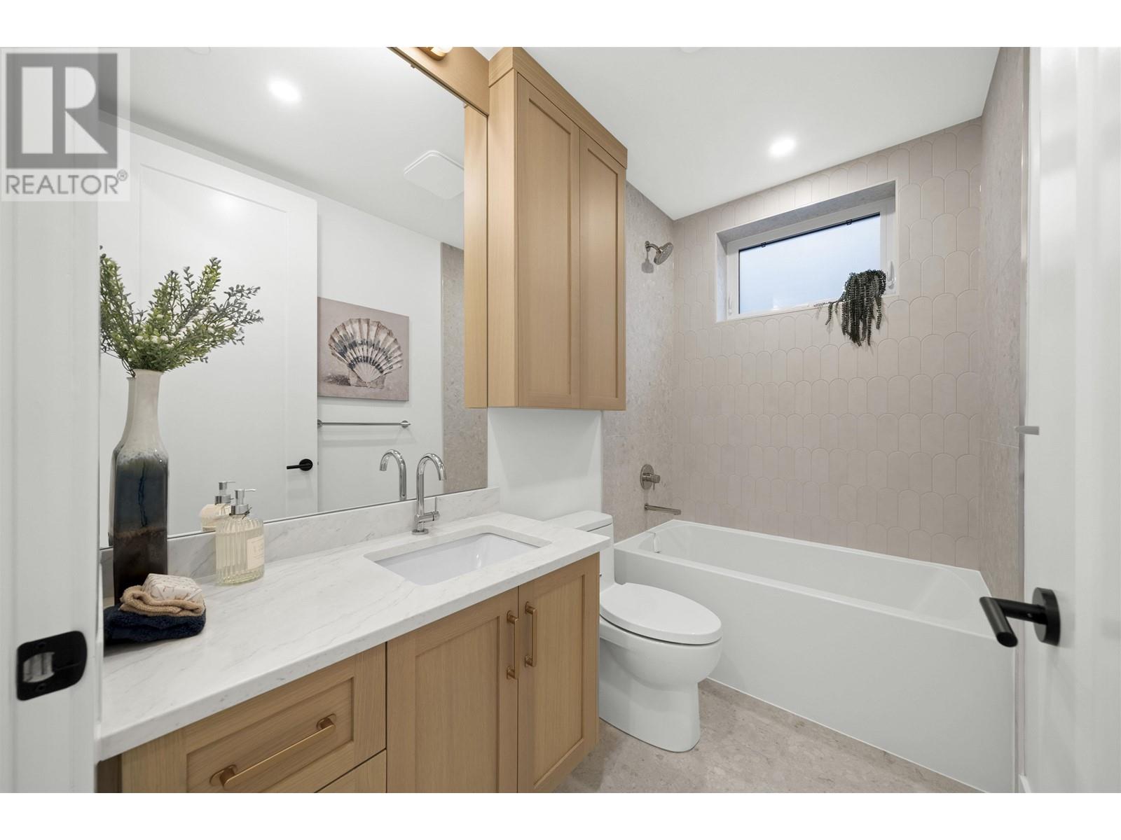 Listing Picture 19 of 27 : 1 1722 E 6TH AVENUE, Vancouver / 溫哥華 - 魯藝地產 Yvonne Lu Group - MLS Medallion Club Member