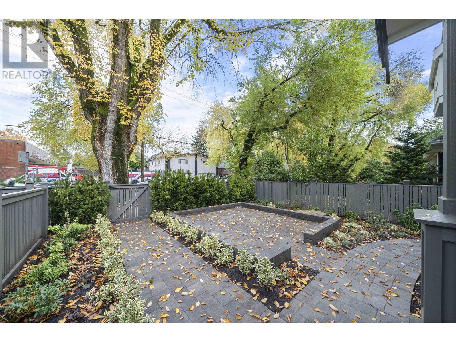 Listing Picture 27 of 27 : 1 1722 E 6TH AVENUE, Vancouver / 溫哥華 - 魯藝地產 Yvonne Lu Group - MLS Medallion Club Member