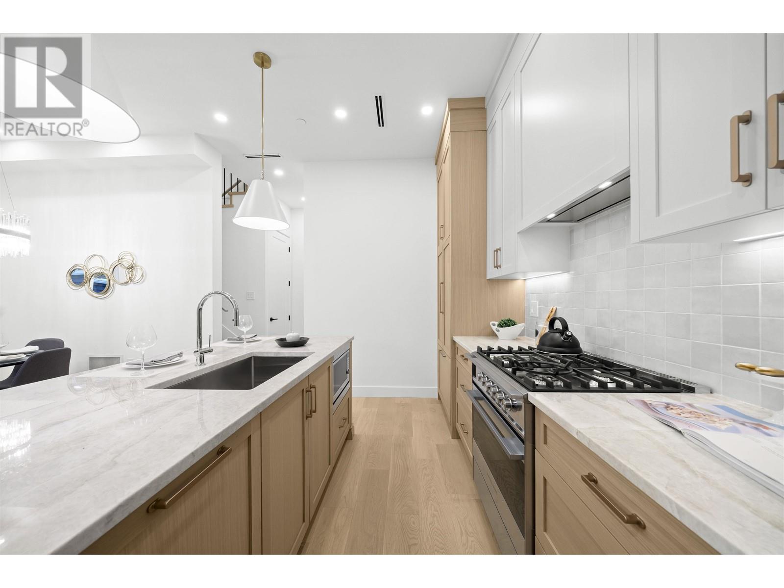 Listing Picture 5 of 27 : 1 1722 E 6TH AVENUE, Vancouver / 溫哥華 - 魯藝地產 Yvonne Lu Group - MLS Medallion Club Member