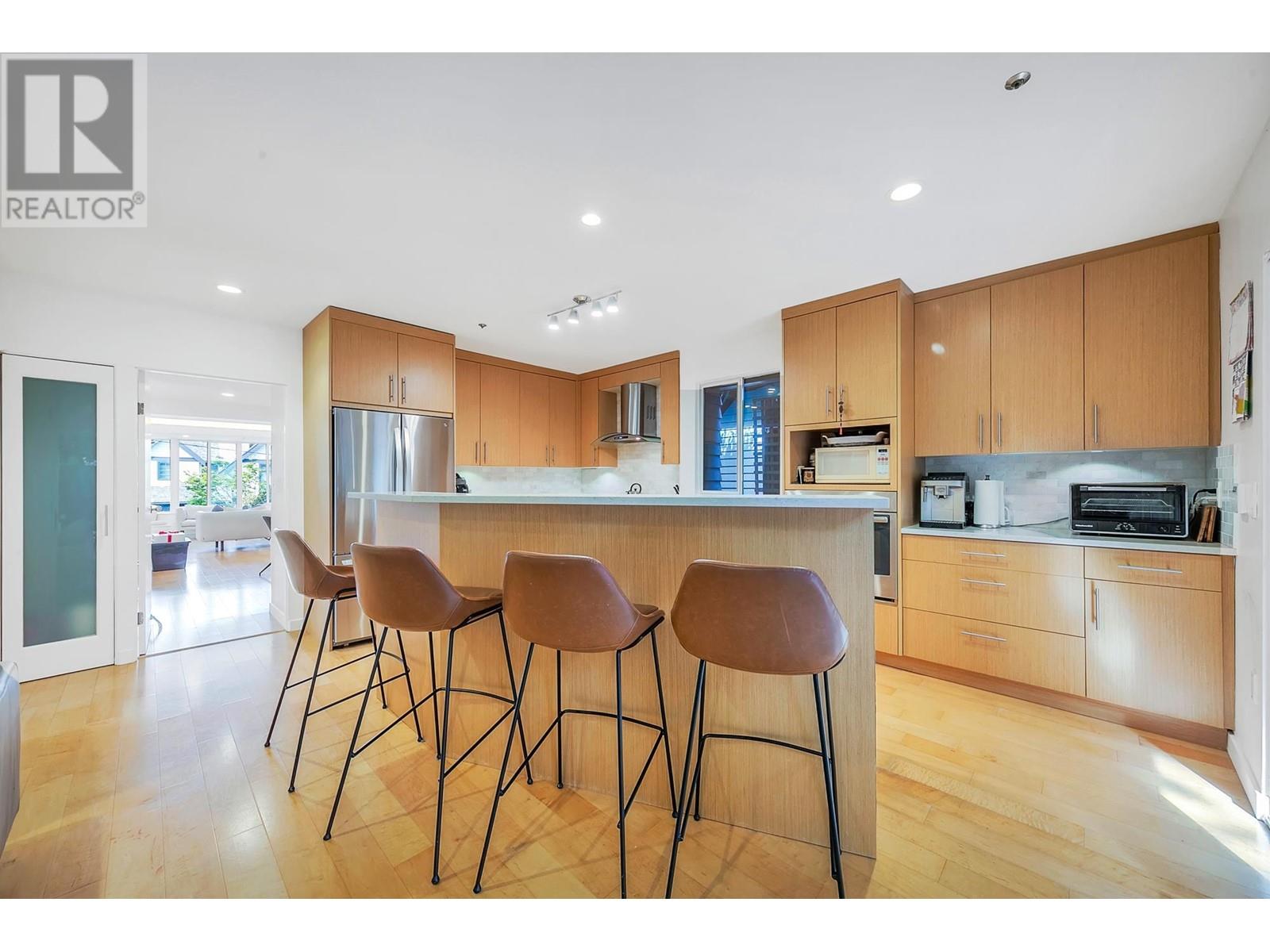 Listing Picture 12 of 32 : 4560 BELMONT AVENUE, Vancouver / 溫哥華 - 魯藝地產 Yvonne Lu Group - MLS Medallion Club Member