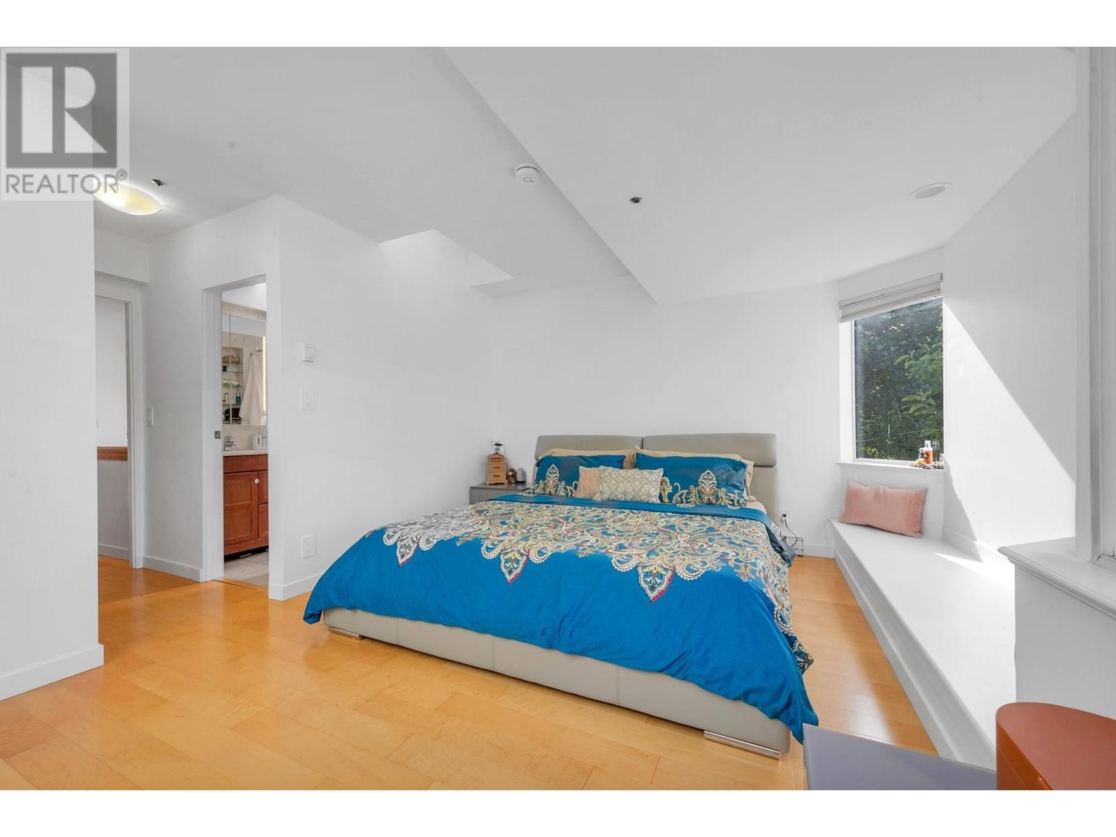 Listing Picture 24 of 32 : 4560 BELMONT AVENUE, Vancouver / 溫哥華 - 魯藝地產 Yvonne Lu Group - MLS Medallion Club Member
