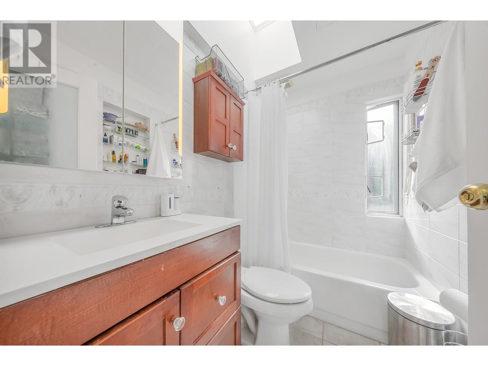 Listing Picture 25 of 32 : 4560 BELMONT AVENUE, Vancouver / 溫哥華 - 魯藝地產 Yvonne Lu Group - MLS Medallion Club Member