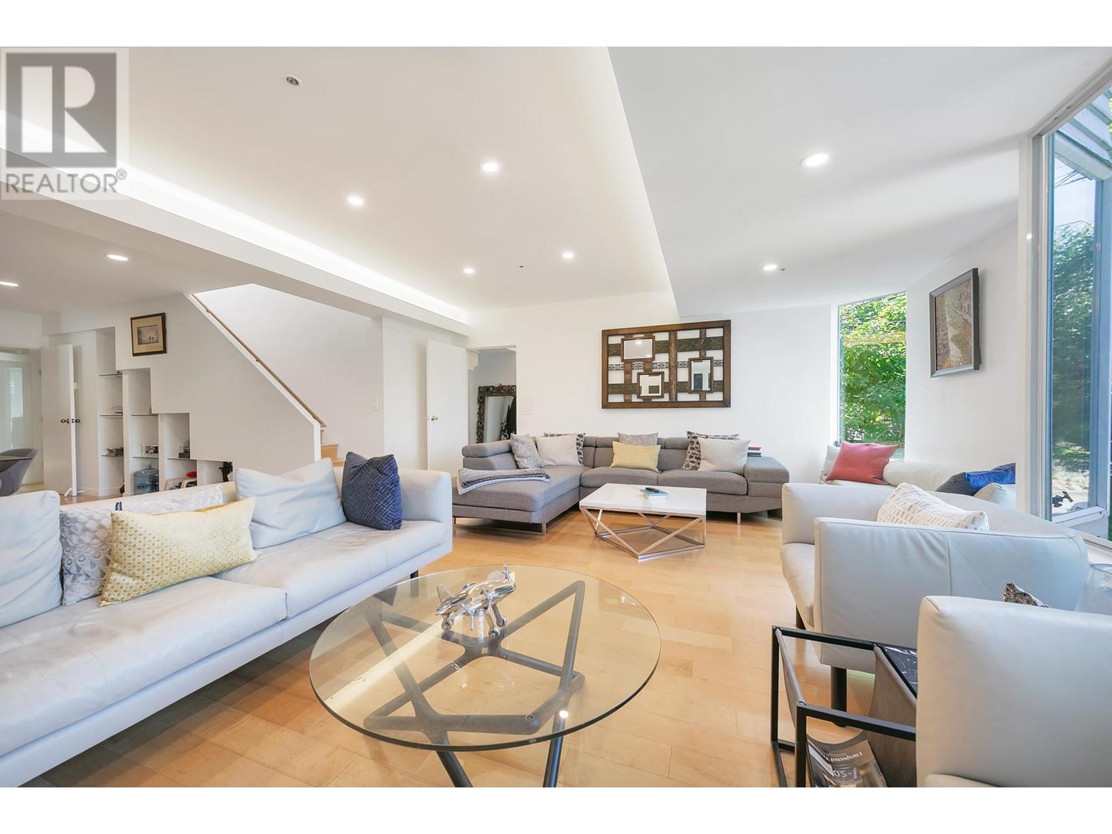 Listing Picture 4 of 32 : 4560 BELMONT AVENUE, Vancouver / 溫哥華 - 魯藝地產 Yvonne Lu Group - MLS Medallion Club Member