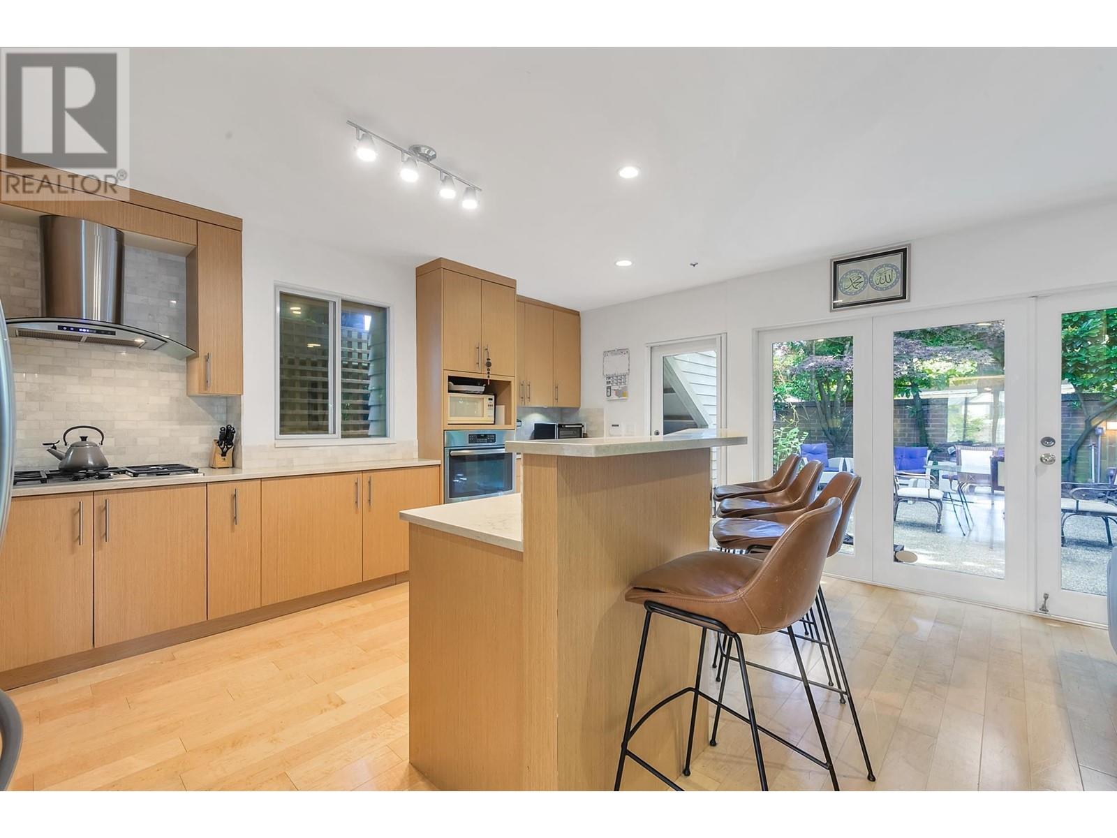 Listing Picture 8 of 32 : 4560 BELMONT AVENUE, Vancouver / 溫哥華 - 魯藝地產 Yvonne Lu Group - MLS Medallion Club Member