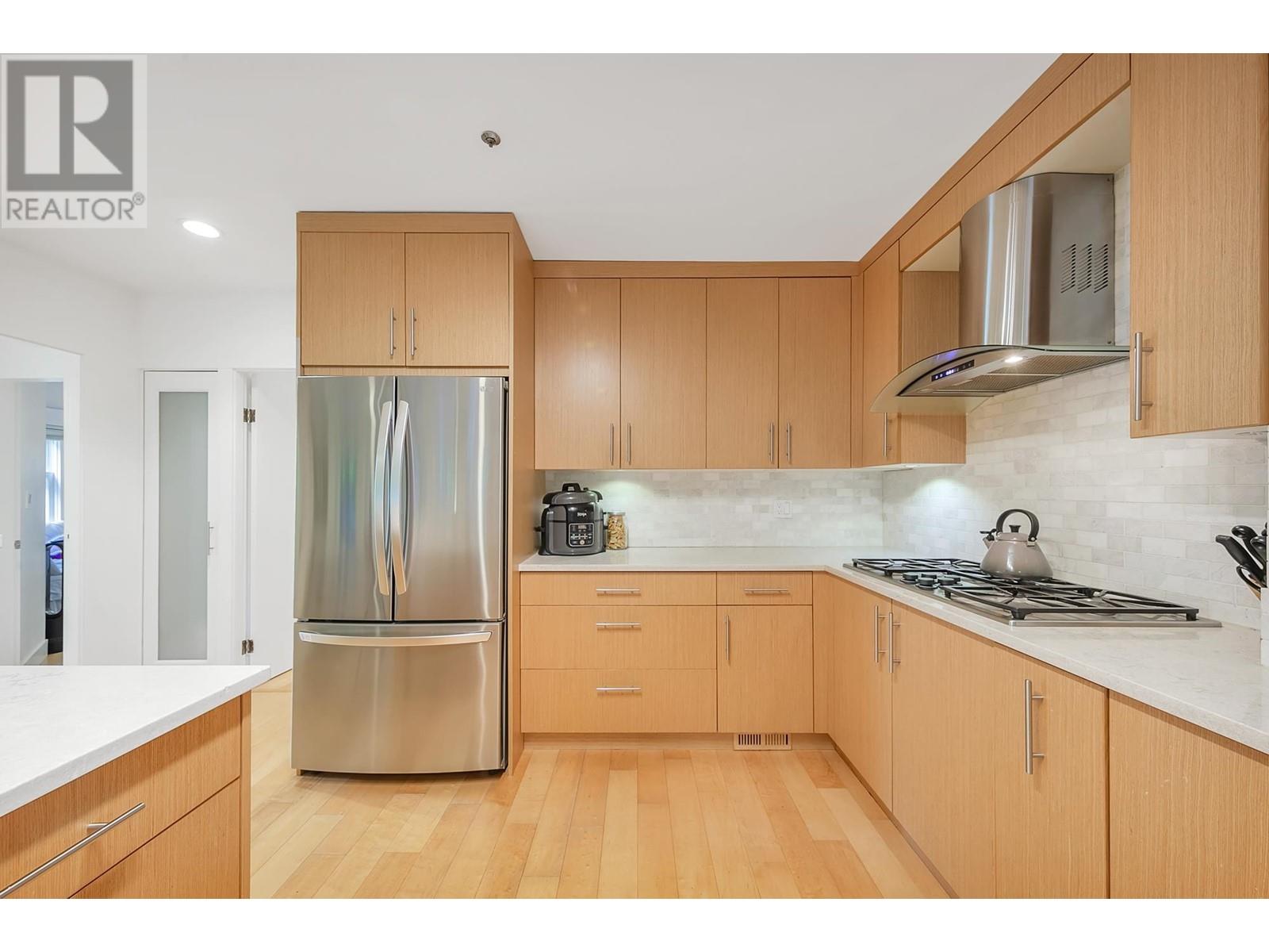 Listing Picture 9 of 32 : 4560 BELMONT AVENUE, Vancouver / 溫哥華 - 魯藝地產 Yvonne Lu Group - MLS Medallion Club Member