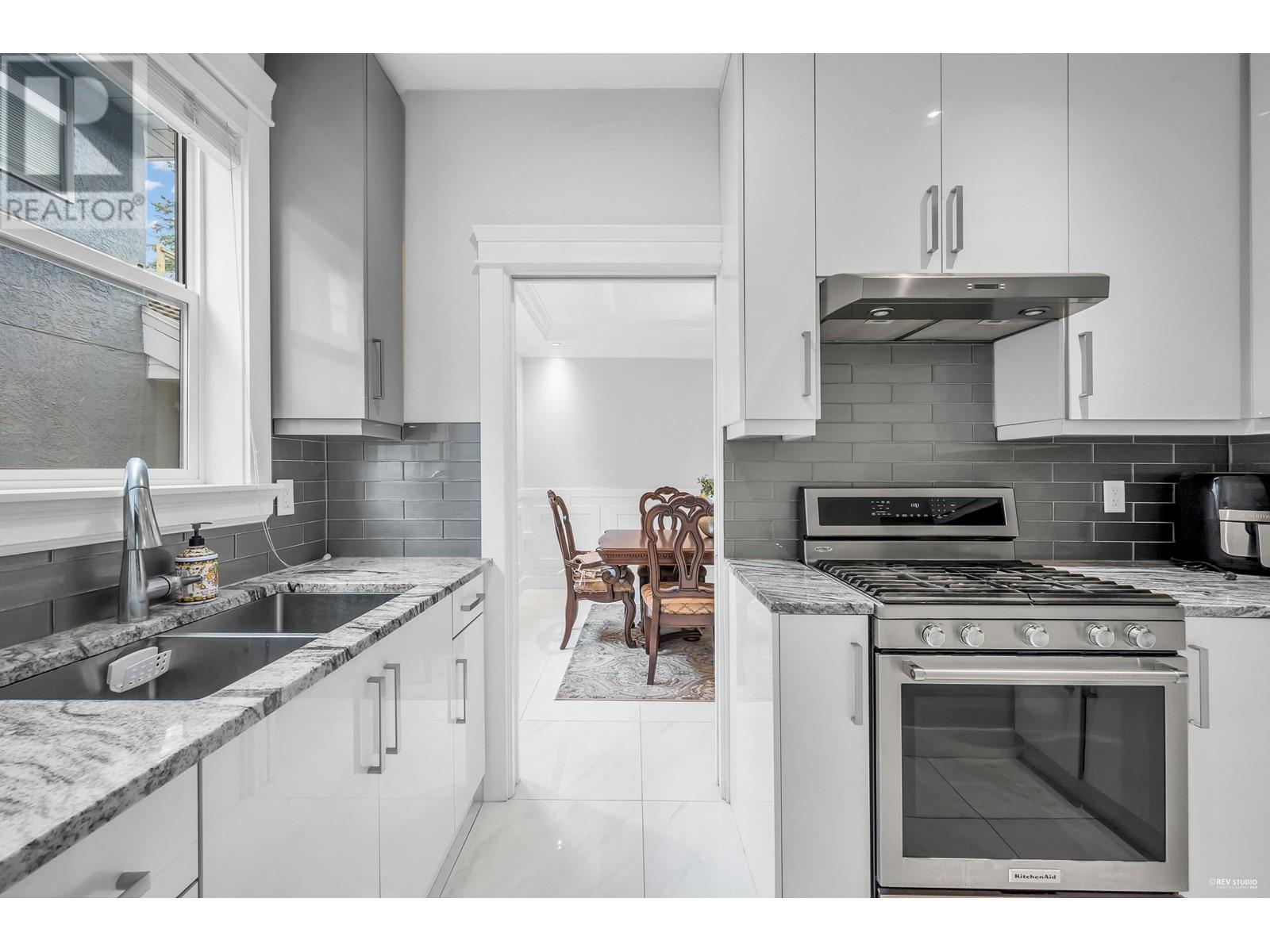 4337 Percival Avenue, Burnaby, British Columbia  V5G 3S4 - Photo 14 - R2957327